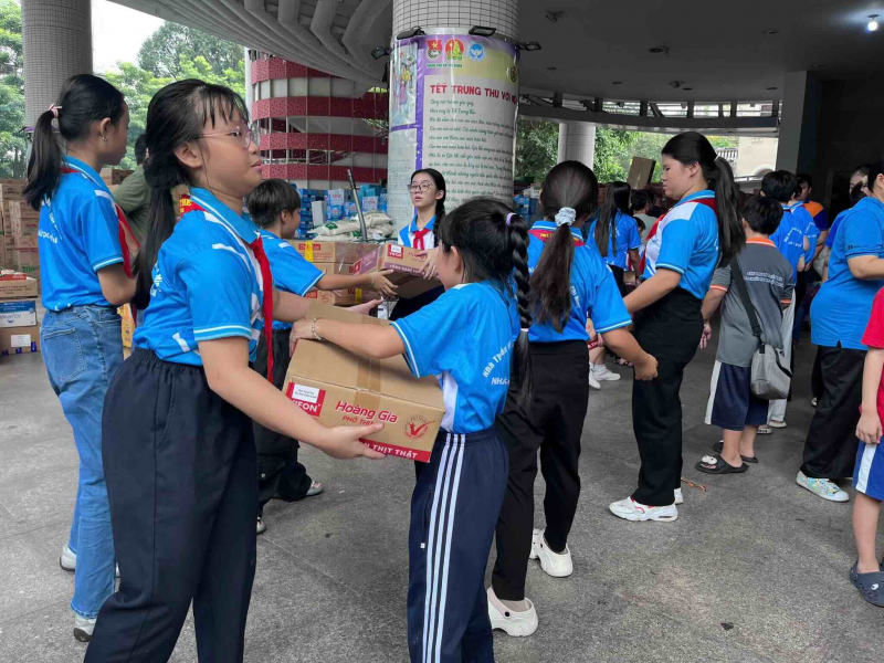 TP Hồ Chí Minh chuyển 538 tấn hàng hóa hỗ trợ người dân bị thiệt hại do mưa lũ -0