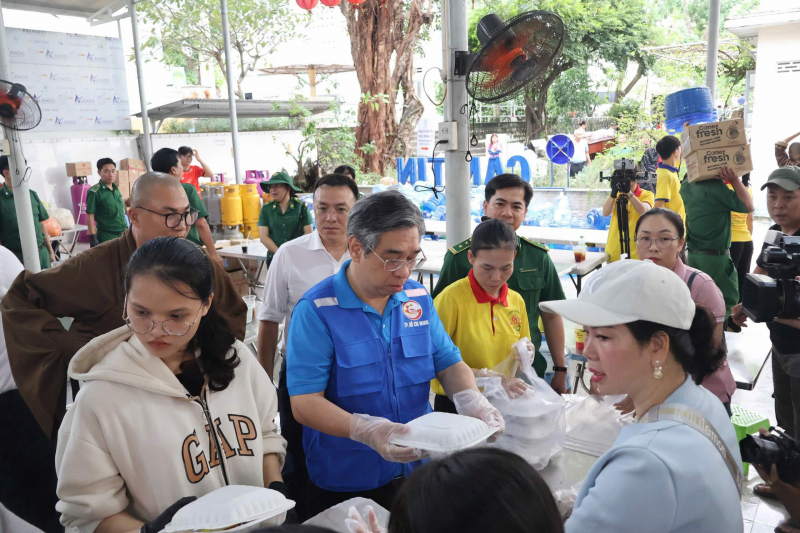 TP Hồ Chí Minh chuyển 538 tấn hàng hóa hỗ trợ người dân bị thiệt hại do mưa lũ -0