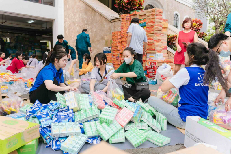 TP Hồ Chí Minh chuyển 538 tấn hàng hóa hỗ trợ người dân bị thiệt hại do mưa lũ -0