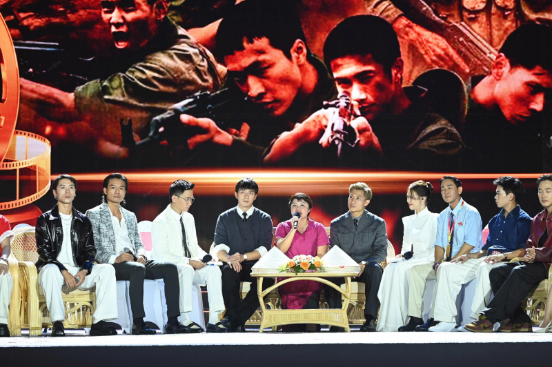 Festival Film Vietnam ke-24: Malam pertukaran yang seru di tengah hujan bersama kru film -0