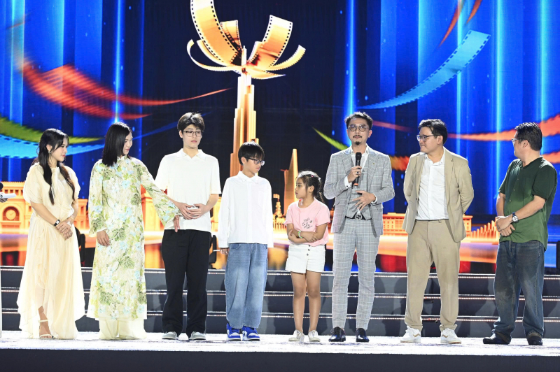 Festival Film Vietnam ke-24: Malam pertukaran yang seru di tengah hujan bersama kru film -2