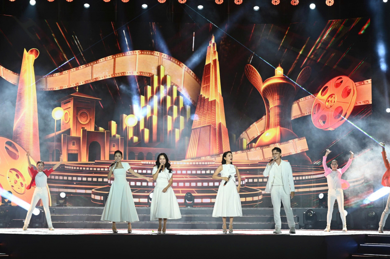 Festival Film Vietnam ke-24: Malam pertukaran yang seru di tengah hujan bersama kru film -0