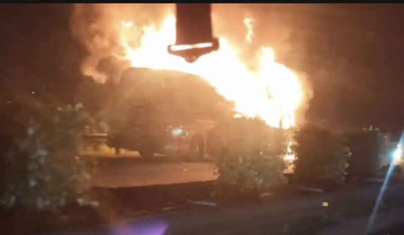 Bas penumpang terbakar di lebuh raya Ho Chi Minh City-Trung Luong, lebih 10 penumpang melarikan diri -0