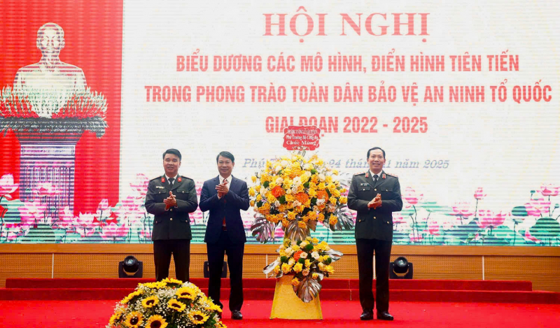 Biểu dương mô hình, điển hình tiên tiến trong phong trào toàn dân bảo vệ an ninh Tổ quốc tỉnh Phú Thọ -0