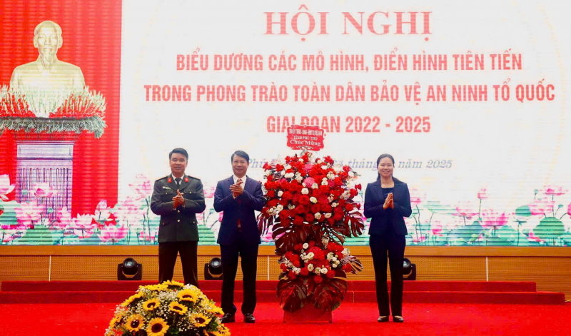 Biểu dương mô hình, điển hình tiên tiến trong phong trào toàn dân bảo vệ an ninh Tổ quốc tỉnh Phú Thọ -0