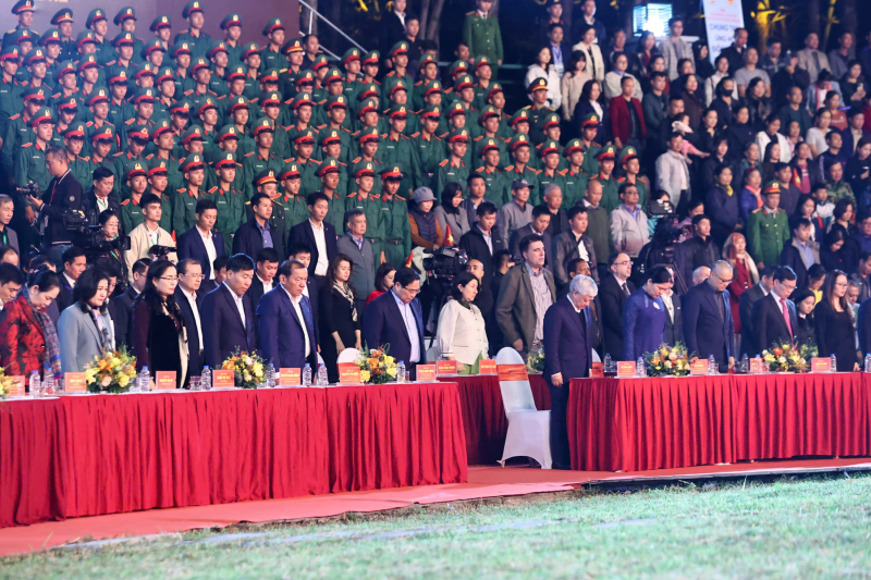 Phát huy tinh thần đại đoàn kết, hướng về đồng bào miền Trung -0