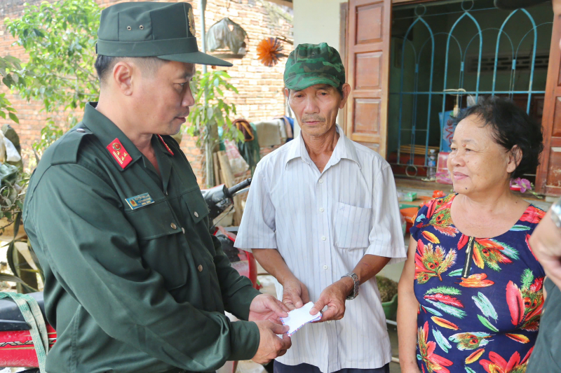 Những hoạt động nghĩa tình của CBCS Công an TP Hồ Chí Minh với đồng bào vùng bão lũ -1