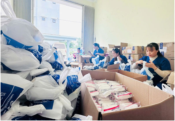 Long Châu hướng về miền Trung, khẩn cấp hỗ trợ thêm 3 tấn thuốc cho người dân  -0