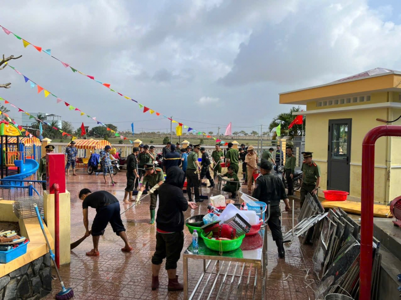 Công an Đồng Nai chuyển gần 200 tấn hàng hỗ trợ đồng bào tại tỉnh Đắk Lắk -0