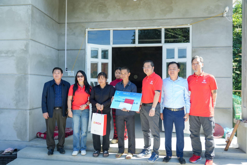 Chung tay dựng mái ấm cho gia đình khó khăn ở Lào Cai	 -0