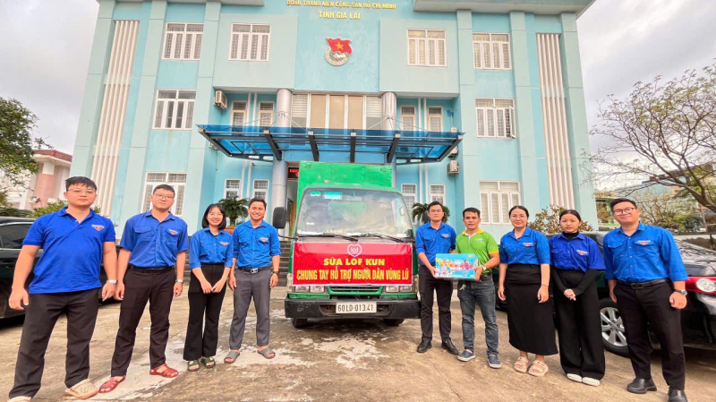 Hơn 30 tấn hàng sữa LOF KUN đã kịp thời đến với bà con 4 tỉnh vùng lũ -0