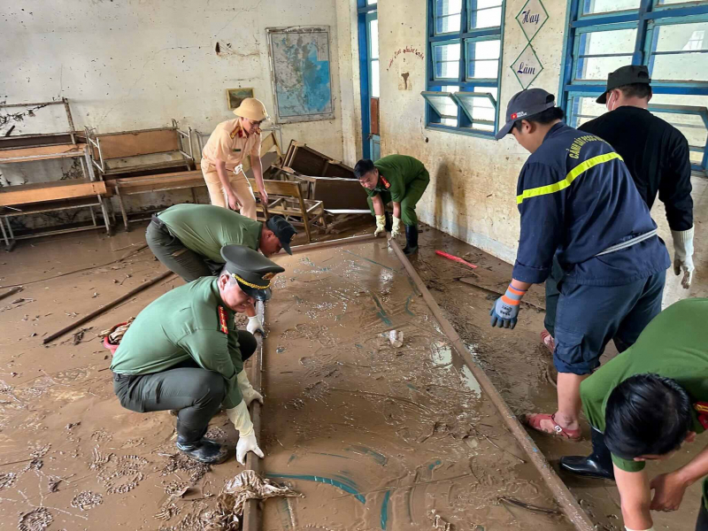 Công an Đồng Nai chuyển gần 200 tấn hàng hỗ trợ đồng bào tại tỉnh Đắk Lắk -0