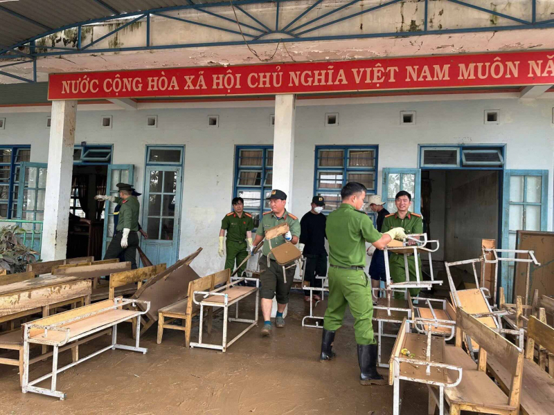 Công an Đồng Nai chuyển gần 200 tấn hàng hỗ trợ đồng bào tại tỉnh Đắk Lắk -8