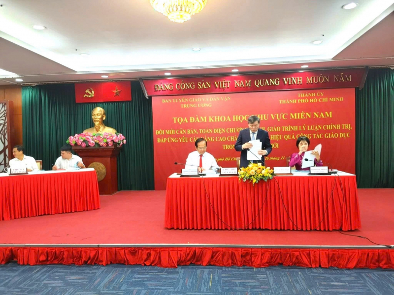 Toạ đàm Đổi mới giáo trình lý luận chính trị đáp ứng yêu cầu giáo dục trong tình hình mới -0