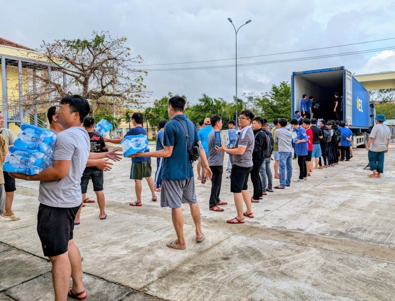 Những hoạt động nghĩa tình của CBCS Công an TP Hồ Chí Minh với đồng bào vùng bão lũ -0