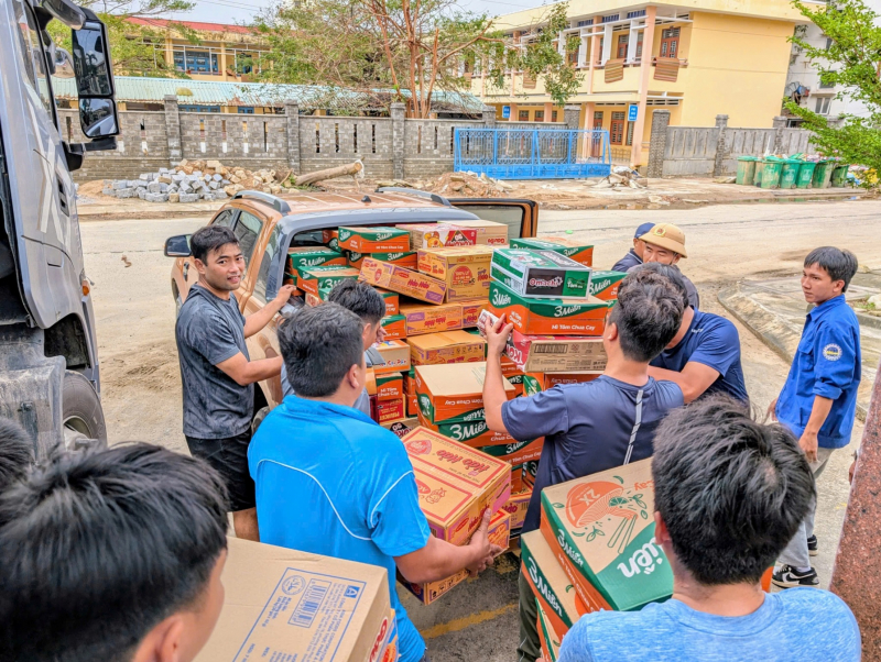 Những hoạt động nghĩa tình của CBCS Công an TP Hồ Chí Minh với đồng bào vùng bão lũ -1