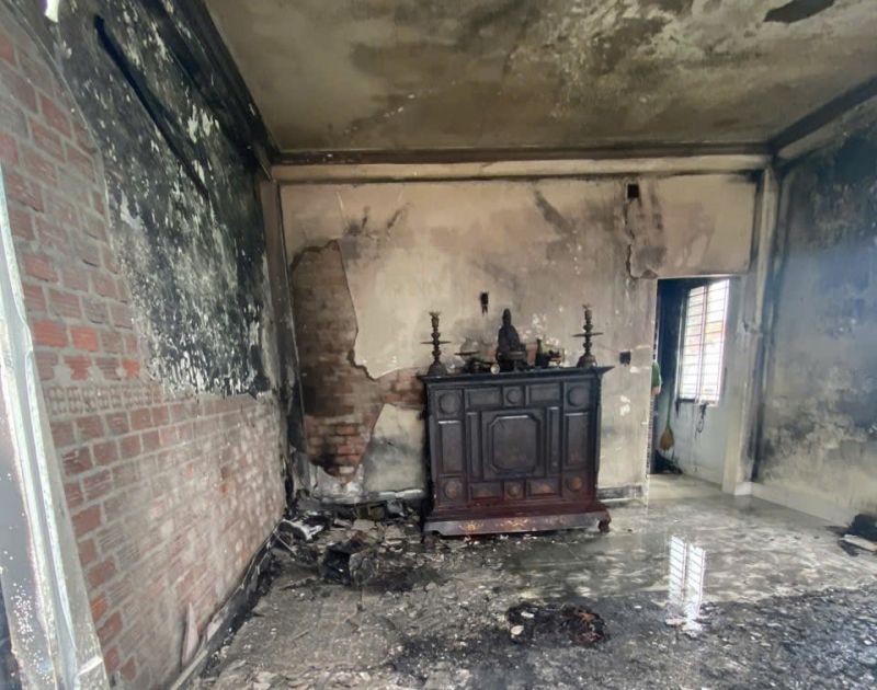 Pemadaman api tepat pada masanya di tingkat tiga sebuah rumah di wad Tay Nha Trang -0