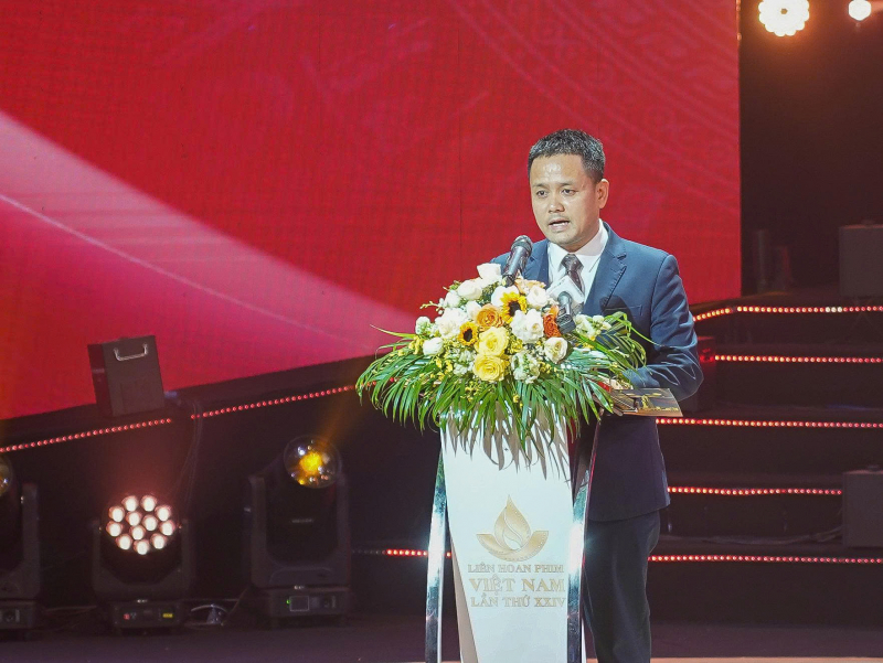 Bộ phim “Mưa đỏ” thắng giải Bông Sen Vàng và giải Bông Sen Bạc được trao cho ba bộ phim  -0