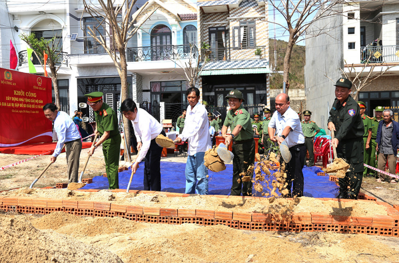 Bộ Công an hỗ trợ 50 tấn hàng và 1 tỷ đồng cho đồng bào Gia Lai -3