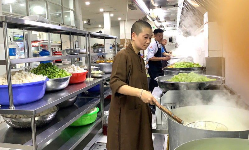 Las cocinas de campaña calientan los corazones de las personas en las zonas afectadas por las inundaciones -0