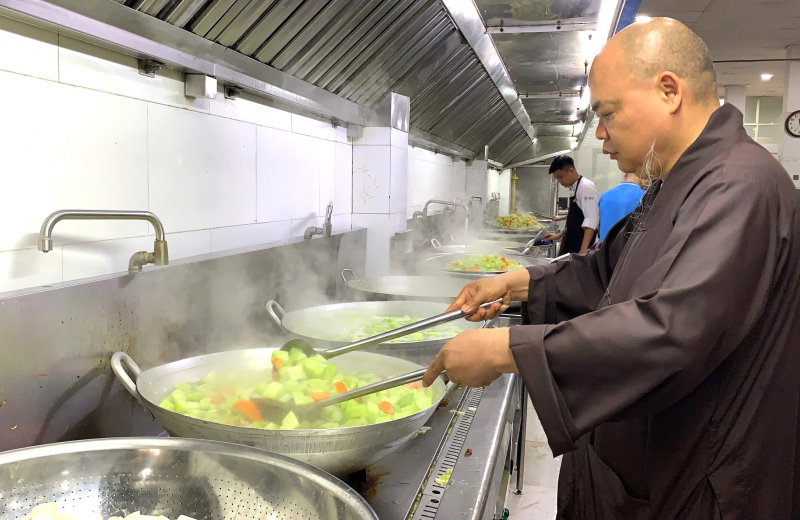 Las cocinas de campaña calientan los corazones de las personas en las zonas afectadas por las inundaciones -0