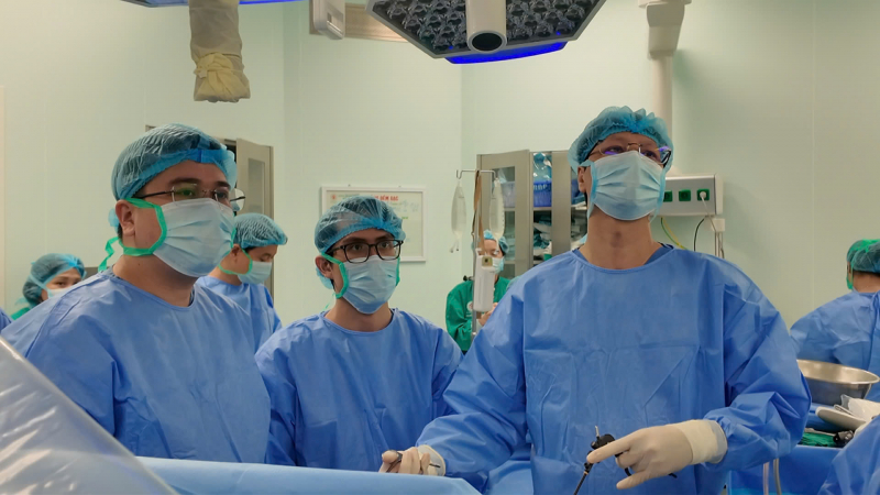 Padre con diferente tipo de sangre dona hígado para salvar a su hija de 20 años -0