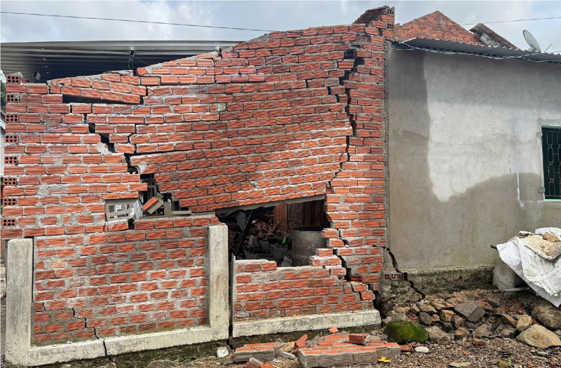 ការរអិលបាក់ដី មនុស្សរាប់រយនាក់ត្រូវជម្លៀសជាបន្ទាន់ទៅកាន់ទីសុវត្ថិភាព -0