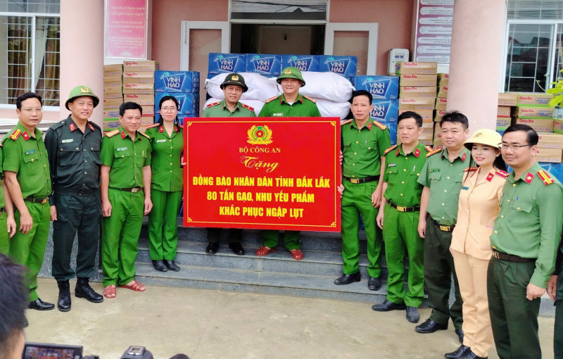 Bộ Công an khởi công xây dựng nhà hỗ trợ người dân thiệt hại do bão lũ ở Đắk Lắk -0