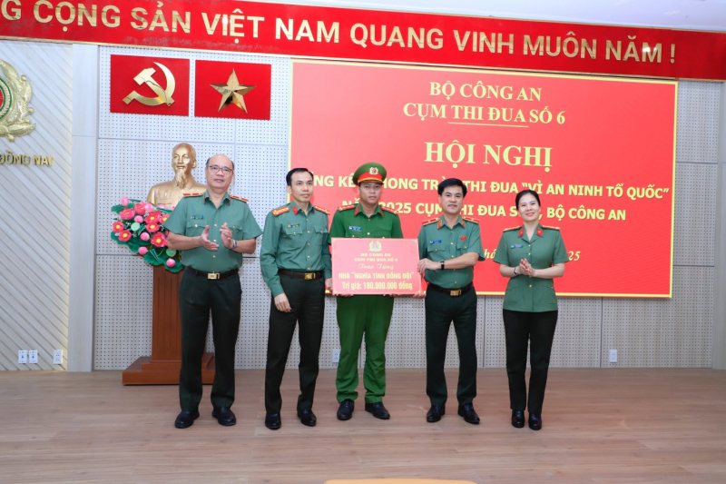 Hàng ngàn tập thể và cá nhân Cụm thi đua số 6 được khen thưởng -0