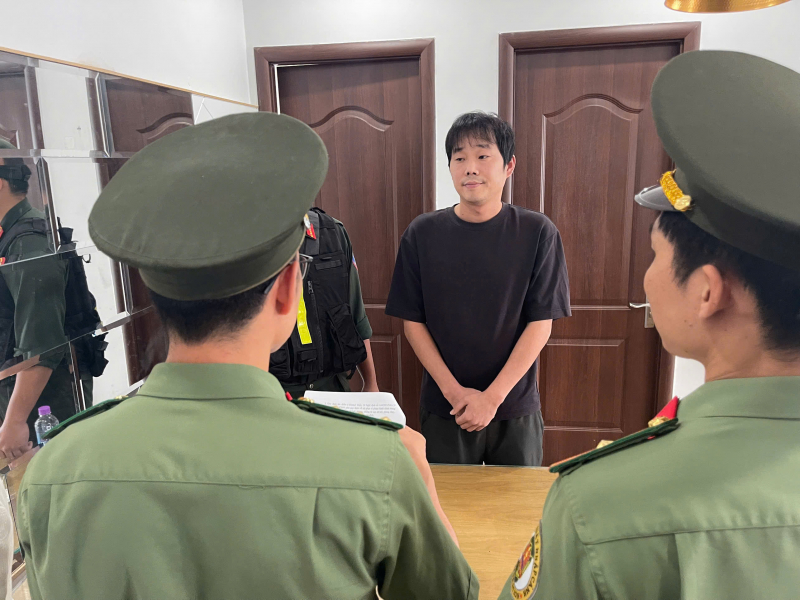 Chuyển giao cho hai đối tượng bị truy nã quốc tế cho Cảnh sát Hàn Quốc -0