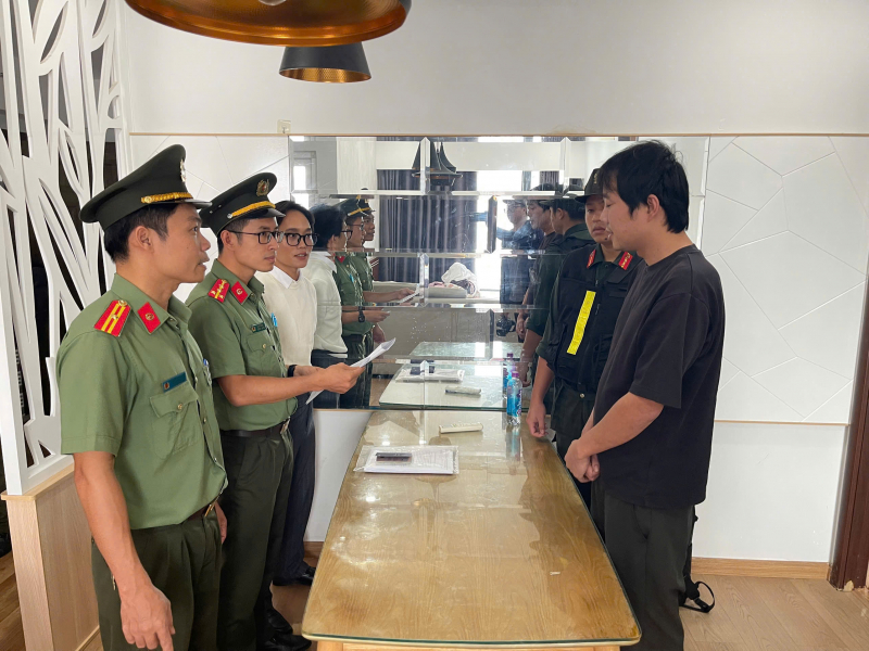 Chuyển giao cho hai đối tượng bị truy nã quốc tế cho Cảnh sát Hàn Quốc -0