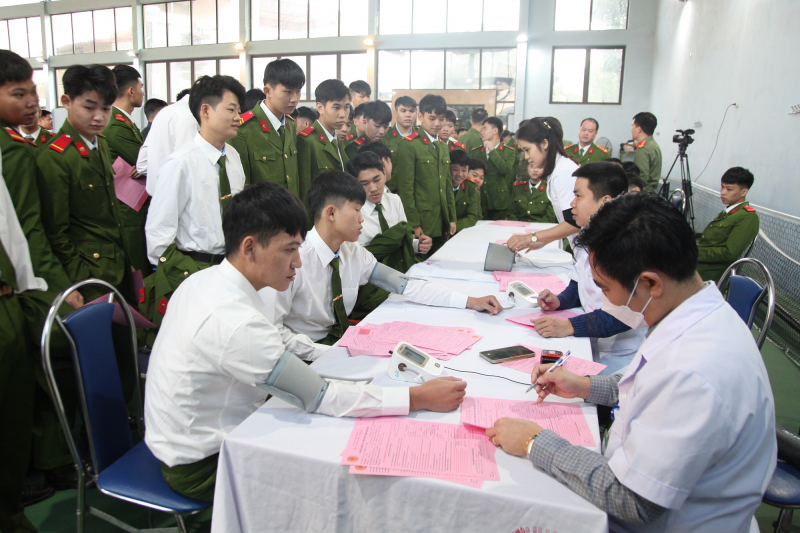 Hơn 1.000 cán bộ, chiến sĩ Công an tỉnh Thái Nguyên tham gia hiến máu -0