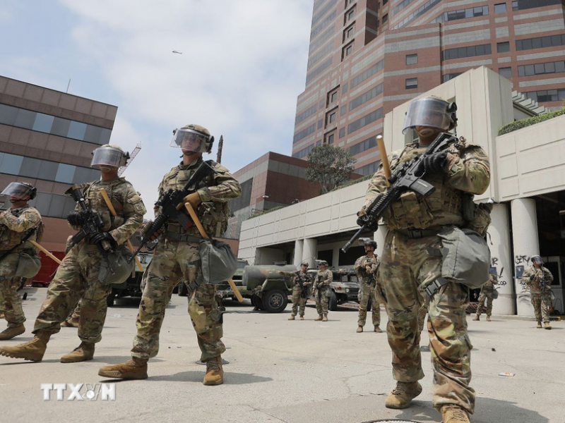 Hai lính Vệ binh Quốc gia bị bắn trọng thương ngay gần Nhà Trắng -0