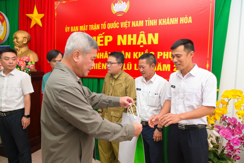 Petrovietnam gửi trọn nghĩa tình, tiếp sức người dân vùng lũ Gia Lai -0