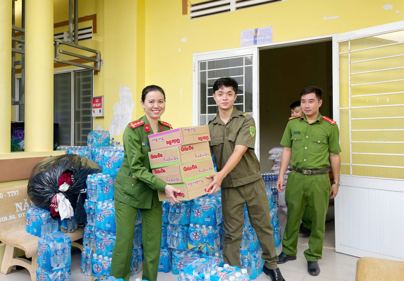 Công an tỉnh cực Nam Tổ quốc hướng về miền Trung ruột thịt -0