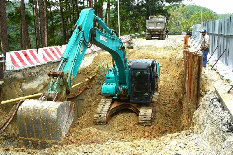 Ai chịu trách nhiệm đèo Prenn Đà Lạt sạt trượt đất, nứt lún te tua? -0