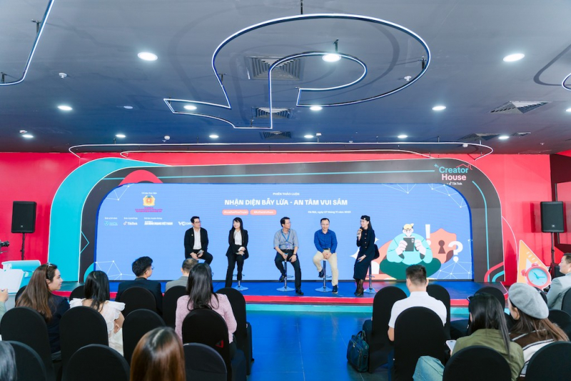 Mỗi người dân cần trang bị cho mình kiến thức như một “liều vaccine số” -0