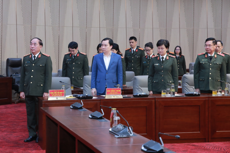 Bộ Công an phát động ủng hộ đồng bào miền Trung, Tây Nguyên bị thiệt hại do bão, mưa lũ gây ra -0