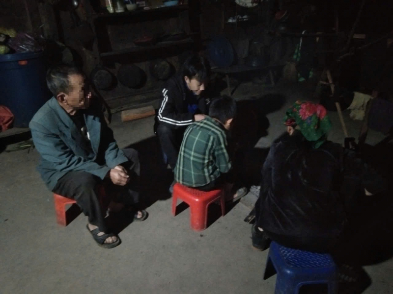 gen-h-ong ba va n. trongngoi nha ong ba.jpg -0