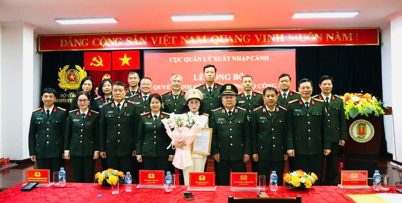 Trao quyết định bổ nhiệm phó Cục trưởng Cục Quản lý xuất nhập cảnh -0