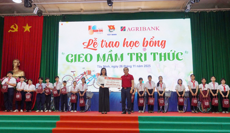 Thêm 200 học sinh có hoàn cảnh khó khăn tại tỉnh Tây Ninh được nhận học bổng “Gieo mầm tri thức” -0