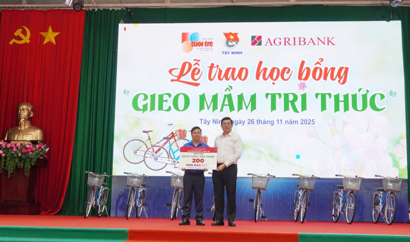 Thêm 200 học sinh có hoàn cảnh khó khăn tại tỉnh Tây Ninh được nhận học bổng “Gieo mầm tri thức” -0