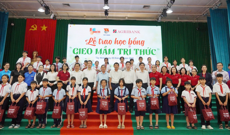 Thêm 200 học sinh có hoàn cảnh khó khăn tại tỉnh Tây Ninh được nhận học bổng “Gieo mầm tri thức” -0