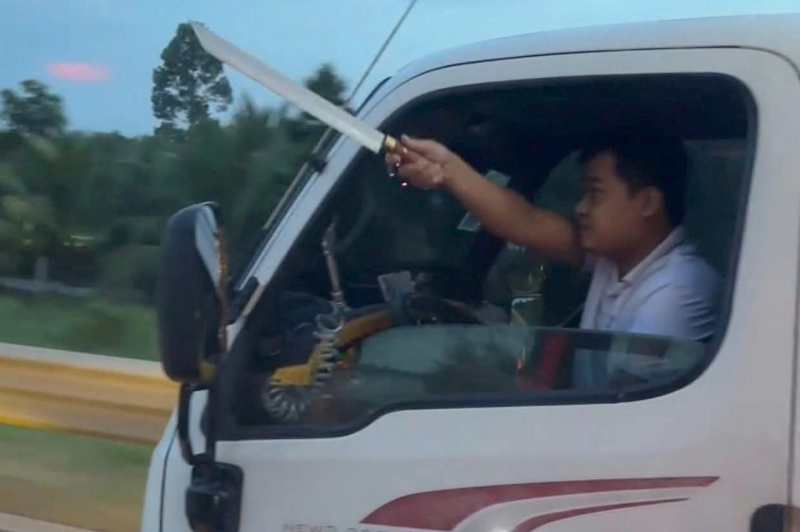 z7266788467488_4c373a97926948783a8d5492f6331d97.jpg -0