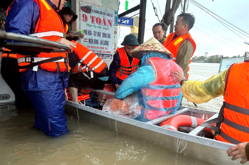 รับมือกับพายุลูกที่ 15 ดั๊กลักวางแผนอพยพประชาชนกว่า 22,000 คน -0