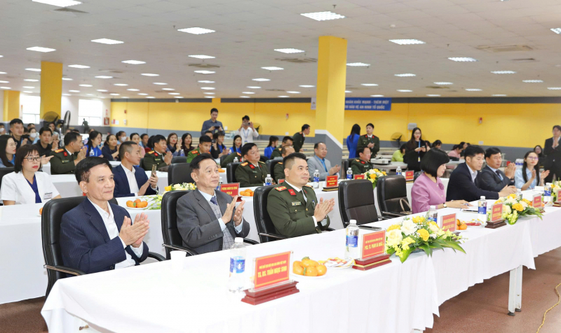 Khám bệnh miễn phí cho hơn 2.000 công nhân, lao động ở Bắc Ninh -0