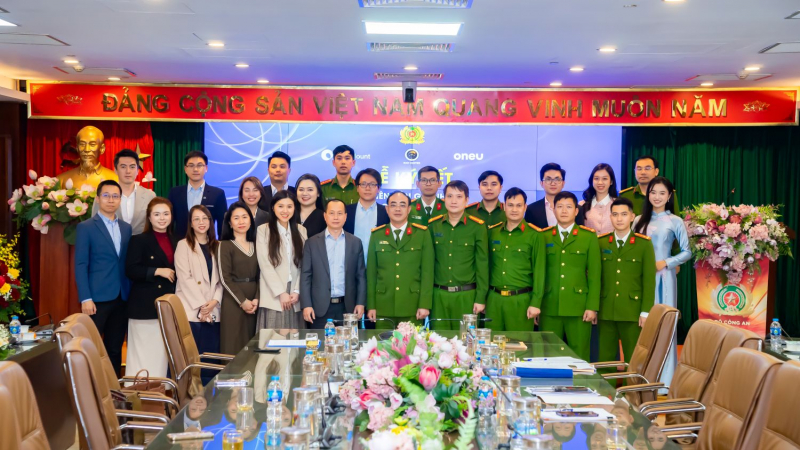 Triển khai dịch vụ xác thực điện tử qua VNeID trên ứng dụng OneU -0