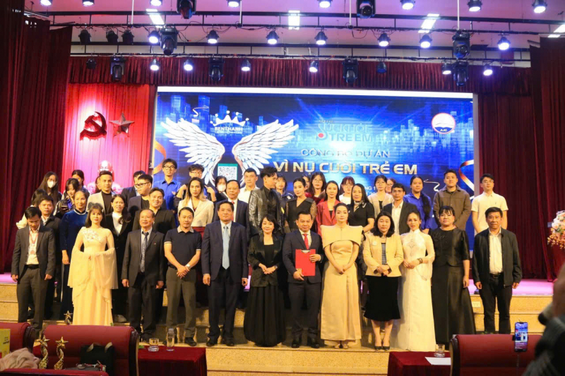 Phát động Chương trình “Vì nụ cười trẻ em” và “Ươm mầm nhân ái 2025” -0