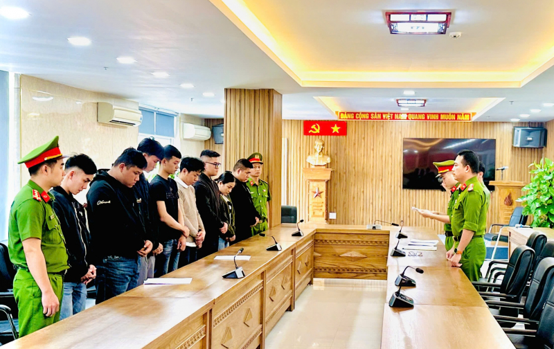 Đường dây rửa tiền hơn 68.000 tỷ đồng, sử dụng trên 11.000 tài khoản “ma” -0