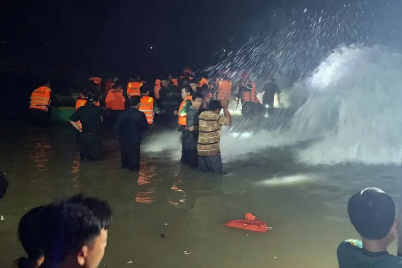 Vågor sänkte båt, 1 person saknad, Lam Dong stängde av havet för att hantera stormen -0